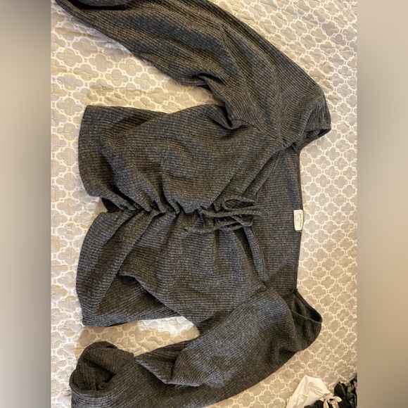 Gray blouse/top - Picture 2 of 4